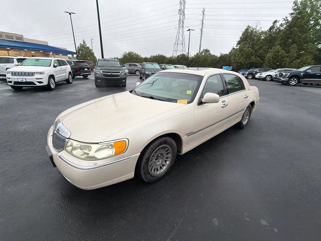 Used 2001 Lincoln Town Car Signature RWD image 18