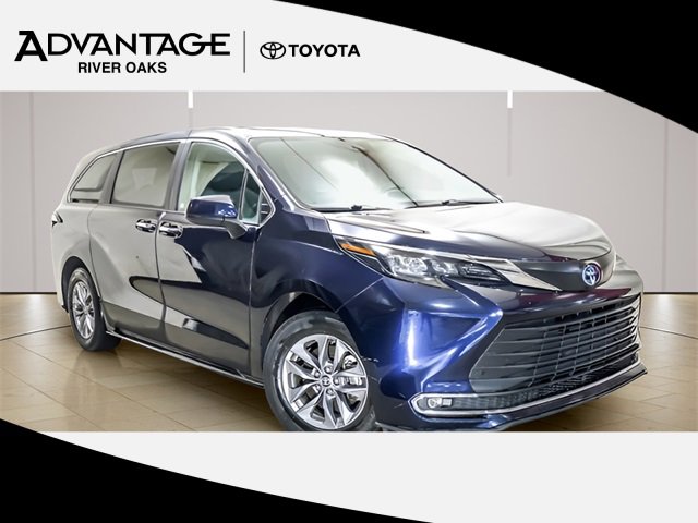 Certified 2024 Toyota Sienna XLE image 1