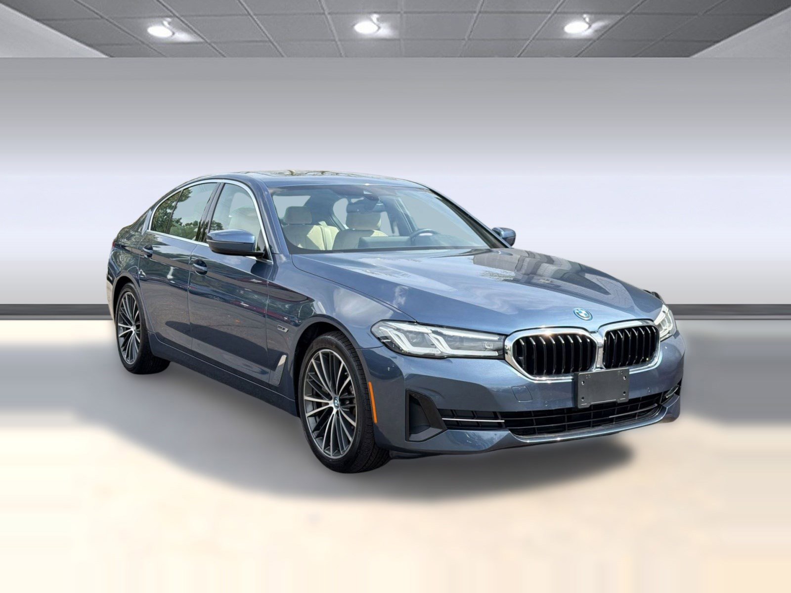 Certified 2023 BMW 530e xDrive w/ Convenience Package image 7