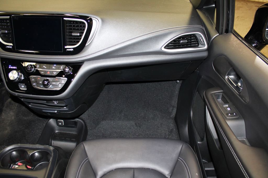 New 2026 Chrysler Pacifica Select image 28