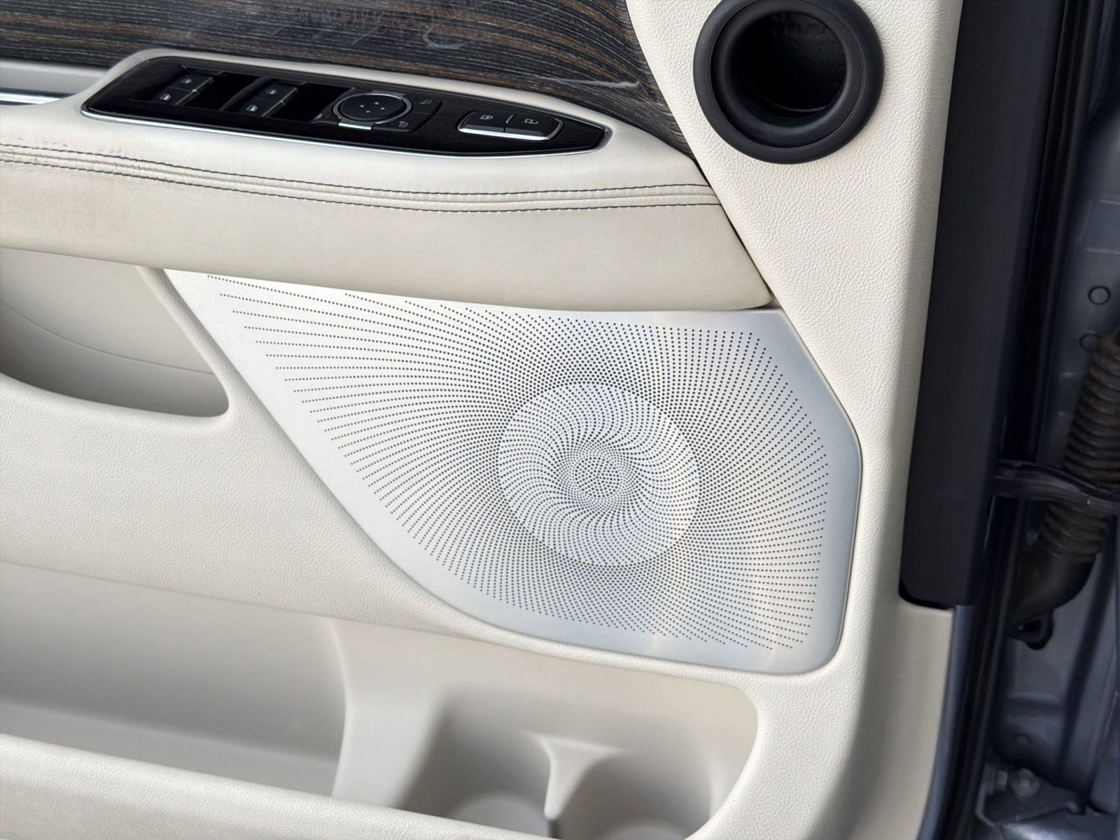 Used 2020 Lincoln Navigator Black Label w/ Cargo Convenience Package AWD/4WD image 21