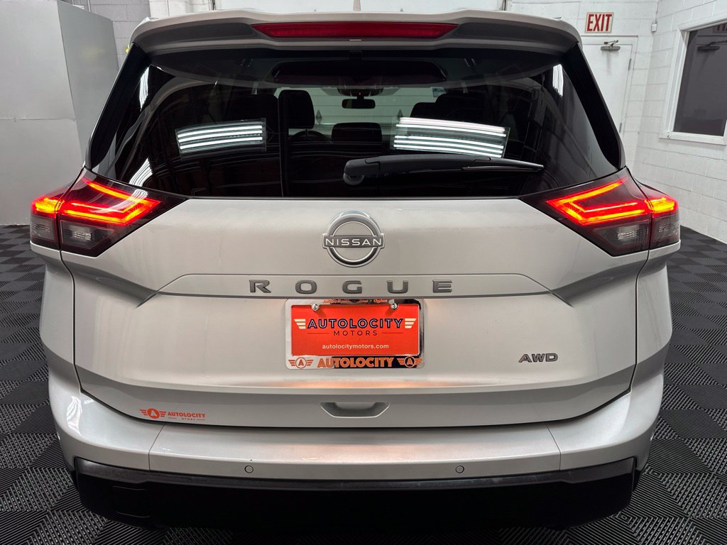 Used 2025 Nissan Rogue SV AWD/4WD image 8