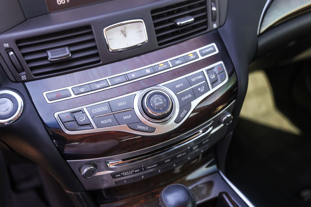 Used 2016 INFINITI Q70 L 3.7 w/ Deluxe Touring Package image 19