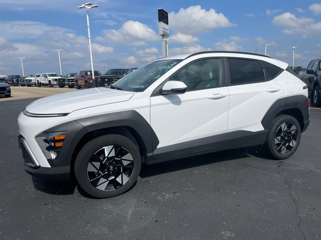 Used 2025 Hyundai Kona SEL image 6