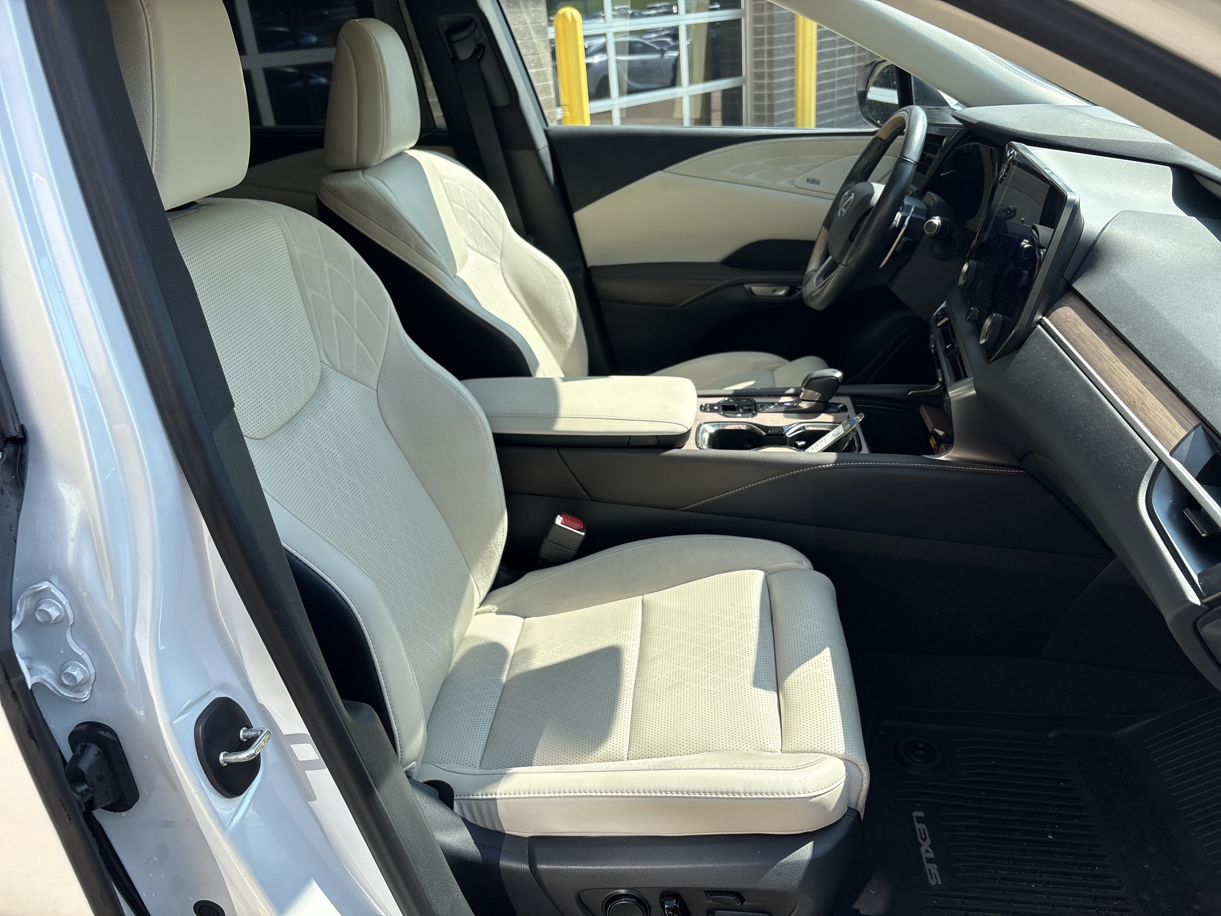 Used 2025 Lexus RX 350 w/ Convenience Package AWD/4WD image 33
