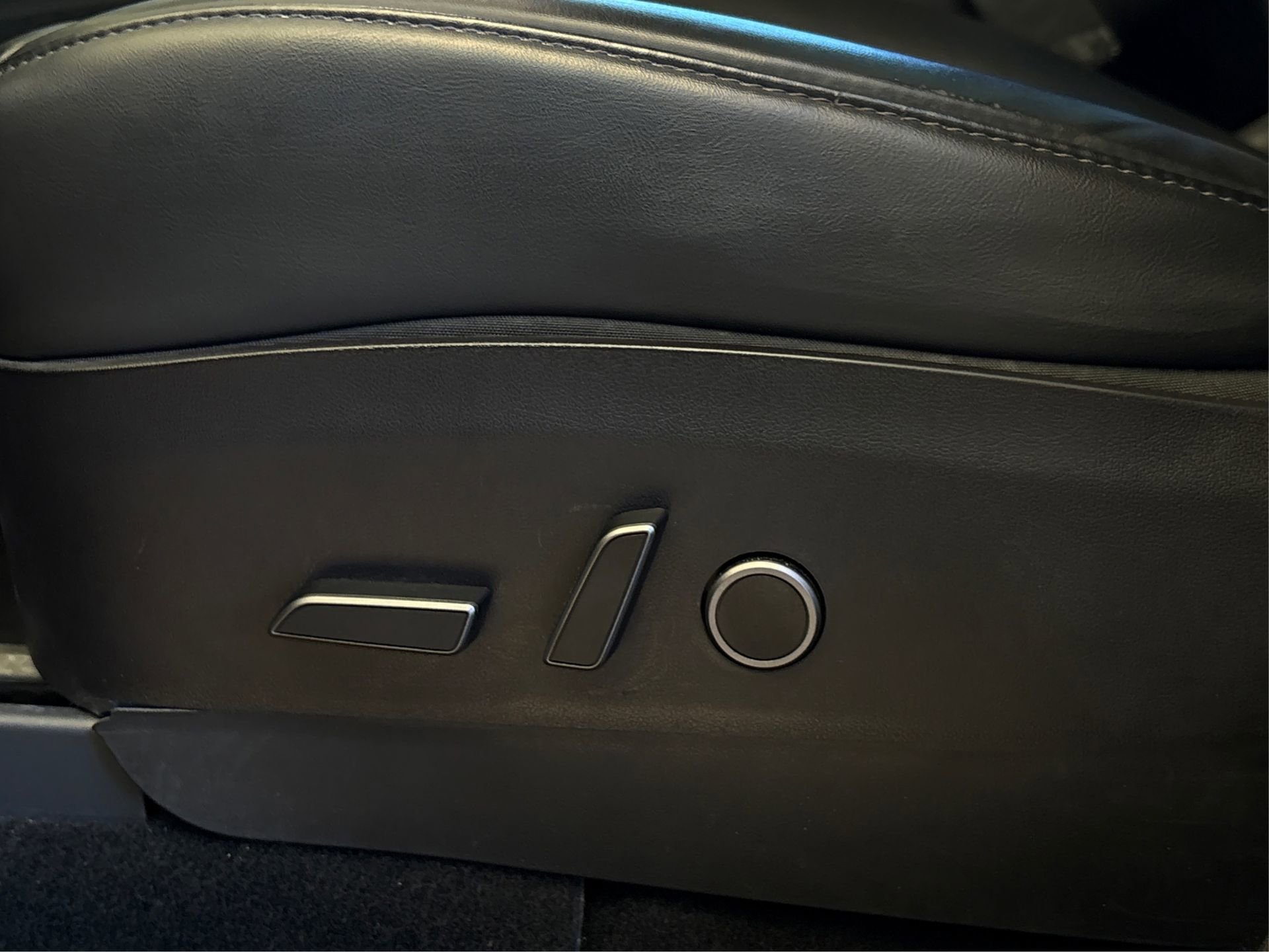 Used 2021 Tesla Model Y Long Range AWD/4WD image 30