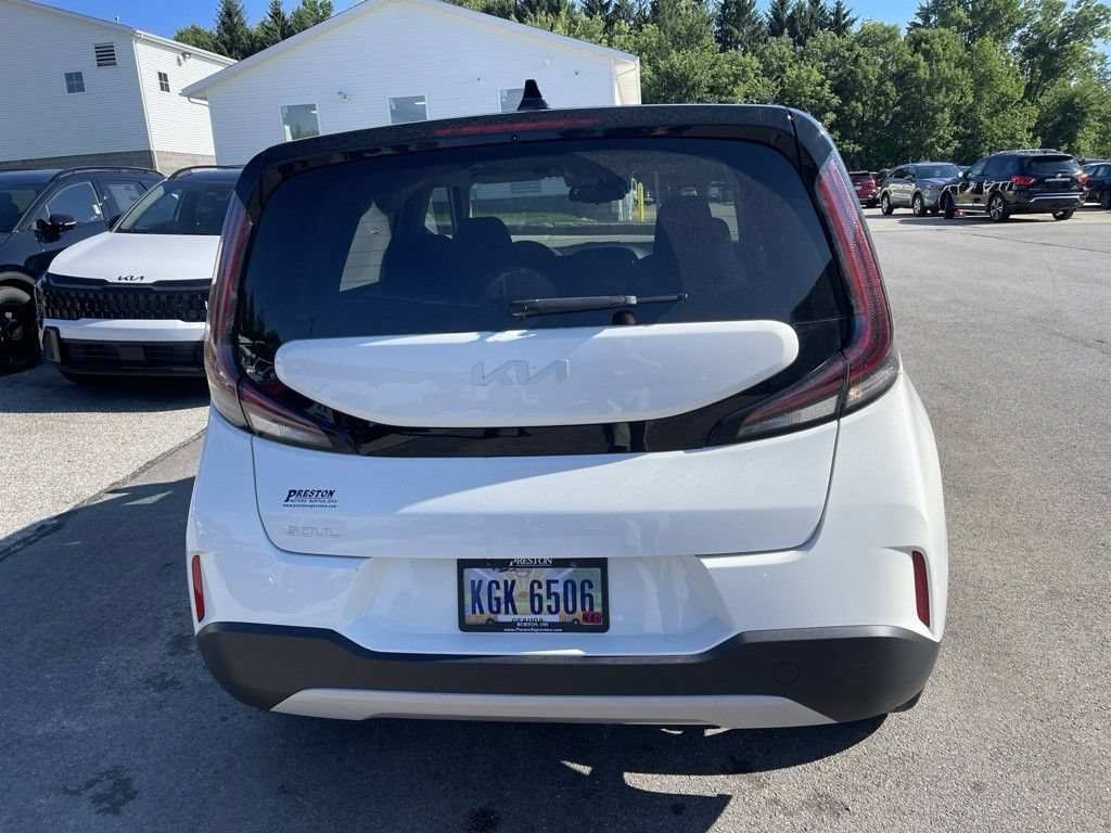 Used 2024 Kia Soul S FWD image 2