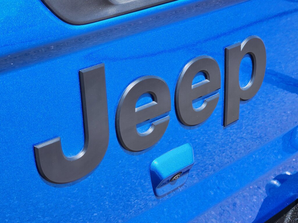 Certified 2023 Jeep Gladiator Willys AWD/4WD image 12