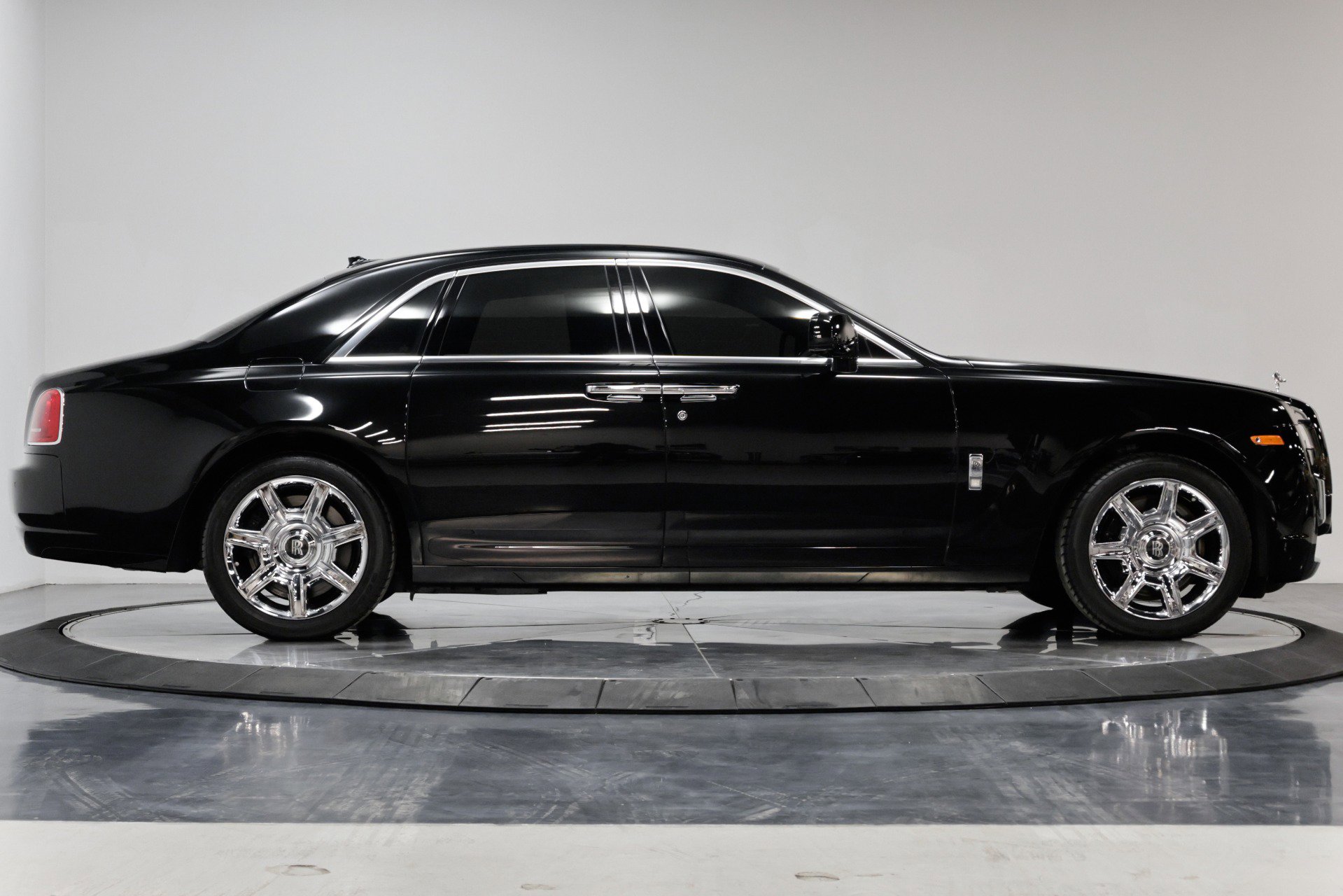 Used 2011 Rolls-Royce Ghost image 21