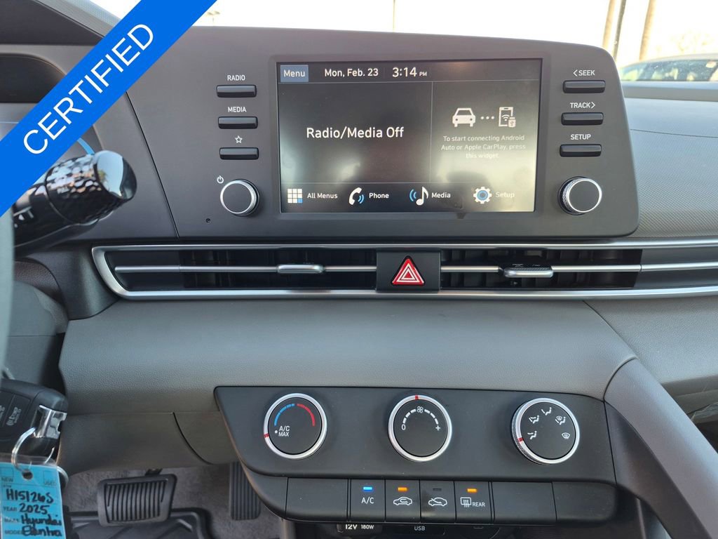 Used 2025 Hyundai Elantra SE image 17