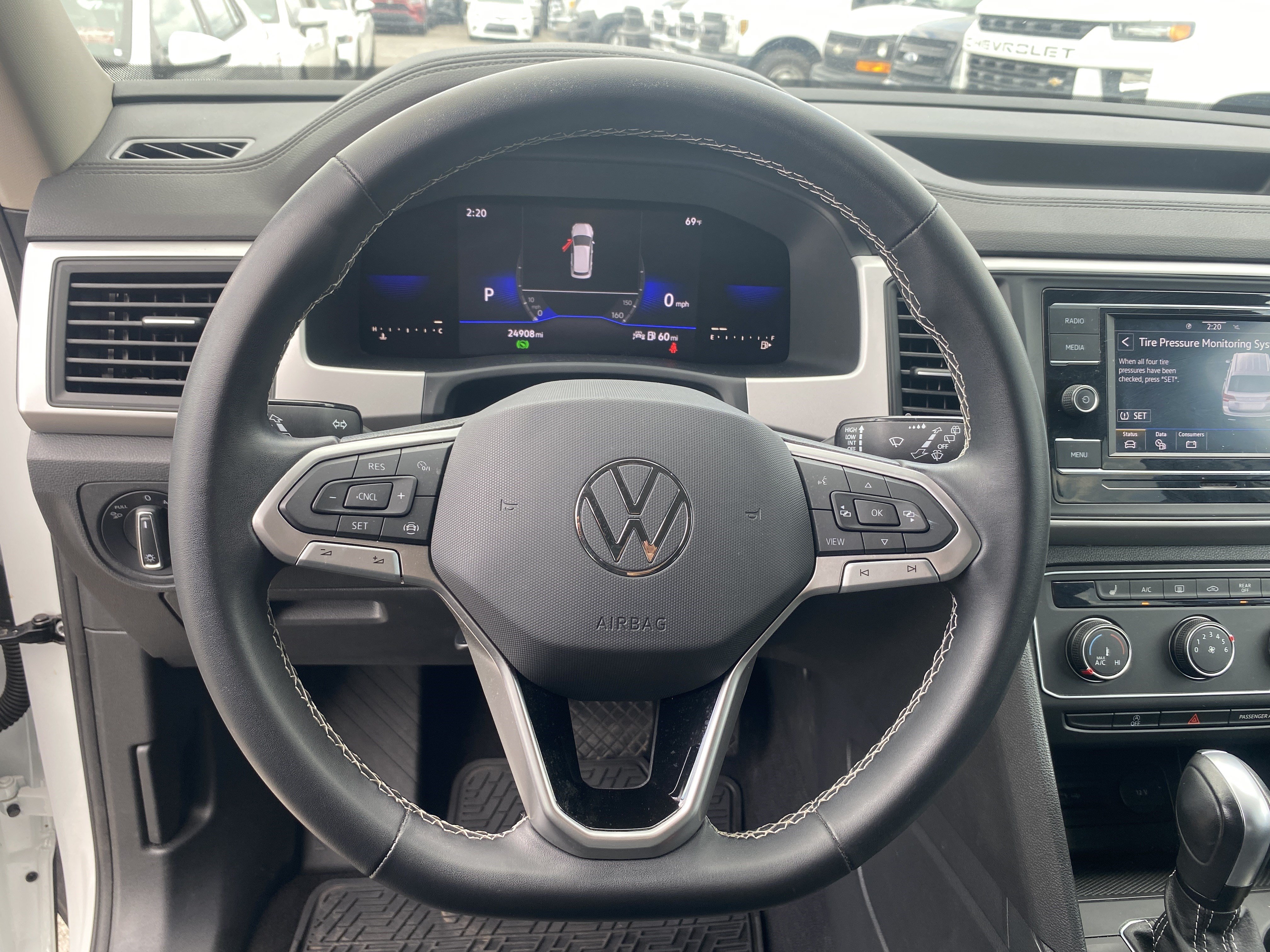 Used 2022 Volkswagen Atlas SE FWD image 25