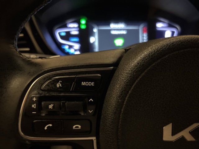 Certified 2022 Kia Niro EX Premium image 17