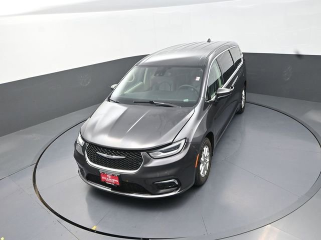 Used 2023 Chrysler Pacifica Touring-L image 26