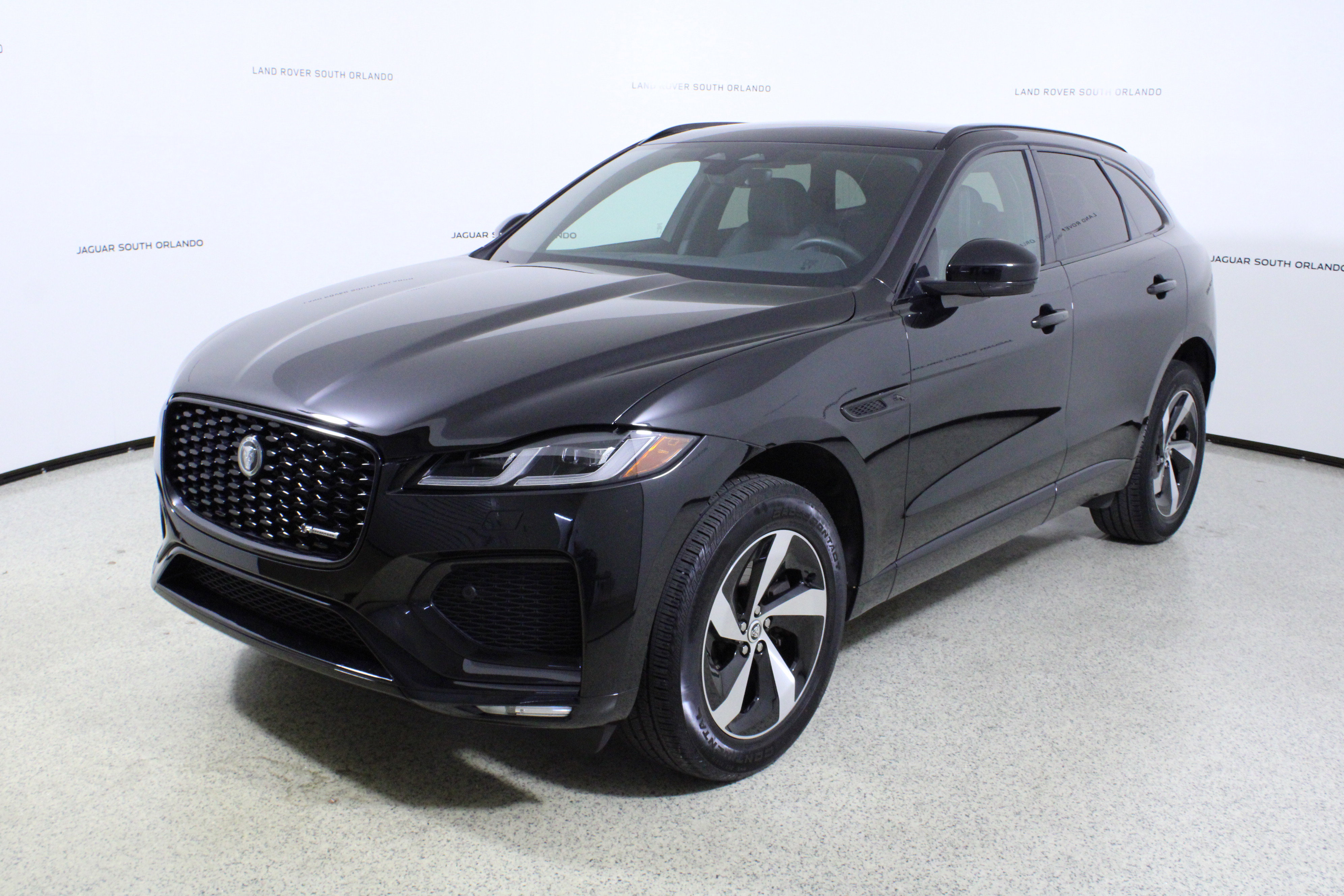 Used 2025 Jaguar F-PACE R-Dynamic S image 4