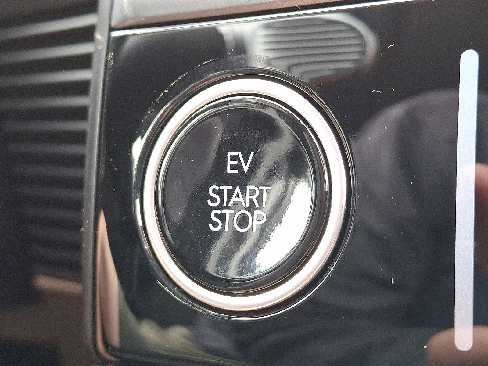 New 2025 Hyundai Ioniq 5 SE image 18