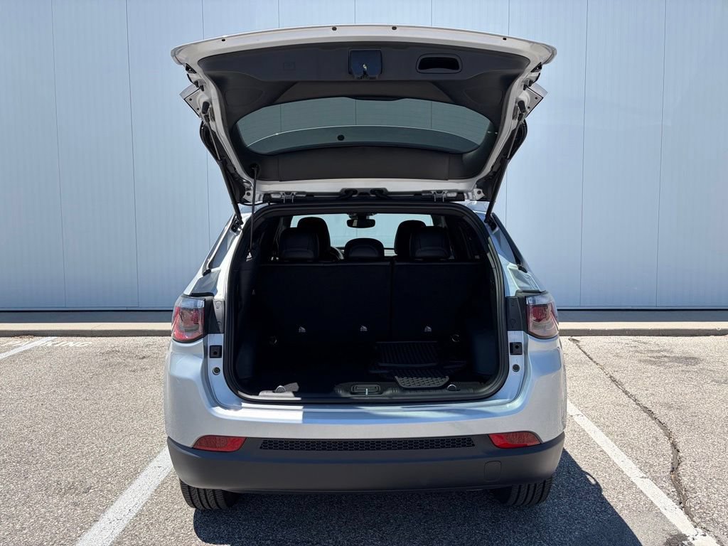 New 2026 Jeep Compass Latitude AWD/4WD image 18