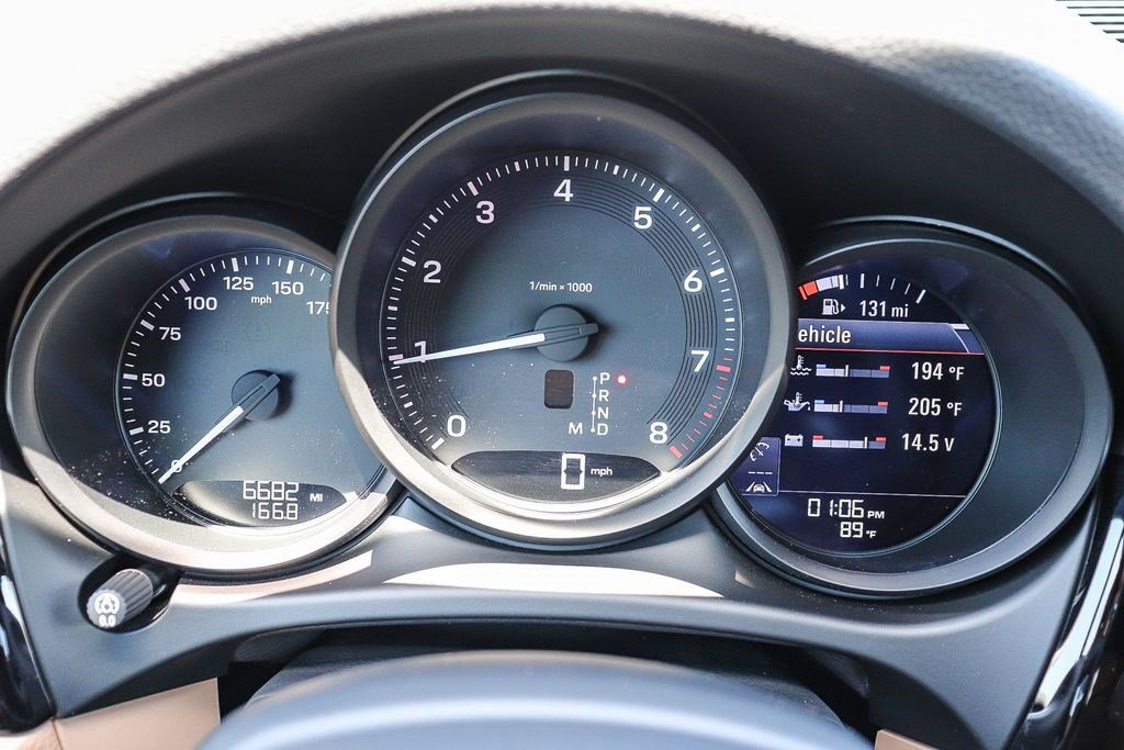 Used 2024 Porsche Macan AWD/4WD image 22