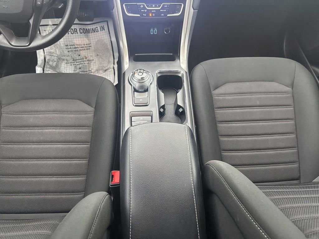 Used 2019 Ford Fusion SE image 26