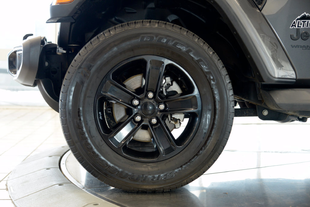 Used 2019 Jeep Wrangler Unlimited Sahara AWD/4WD image 10