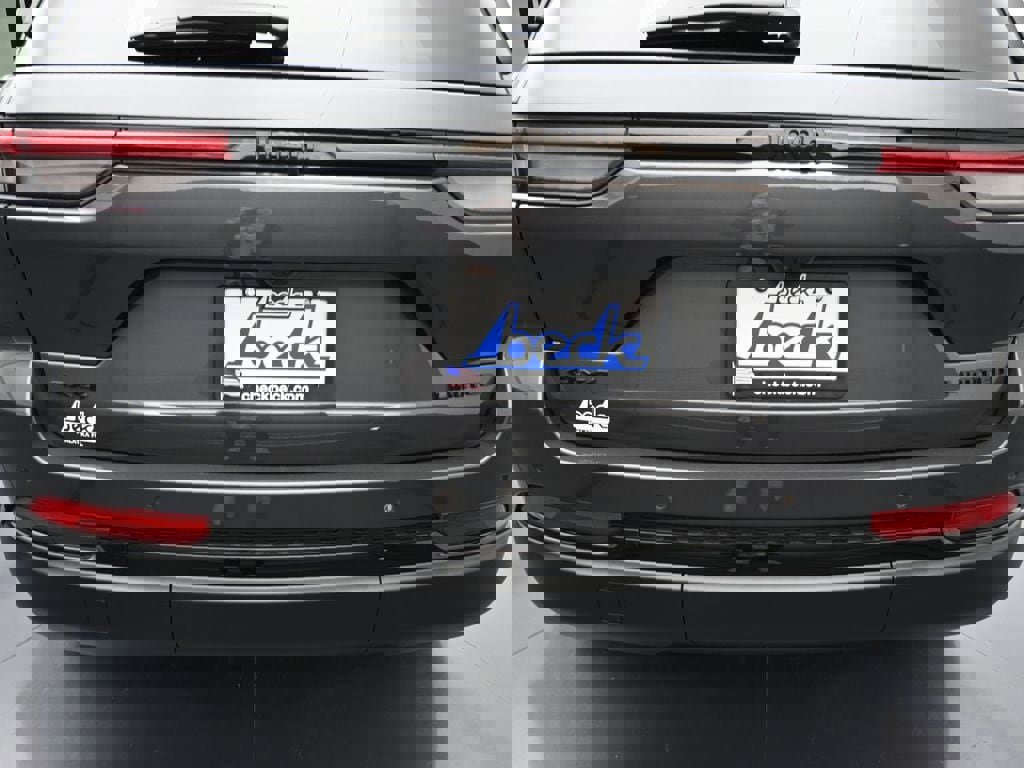 New 2025 Jeep Grand Cherokee Limited w/ Black Appearance Package image 22