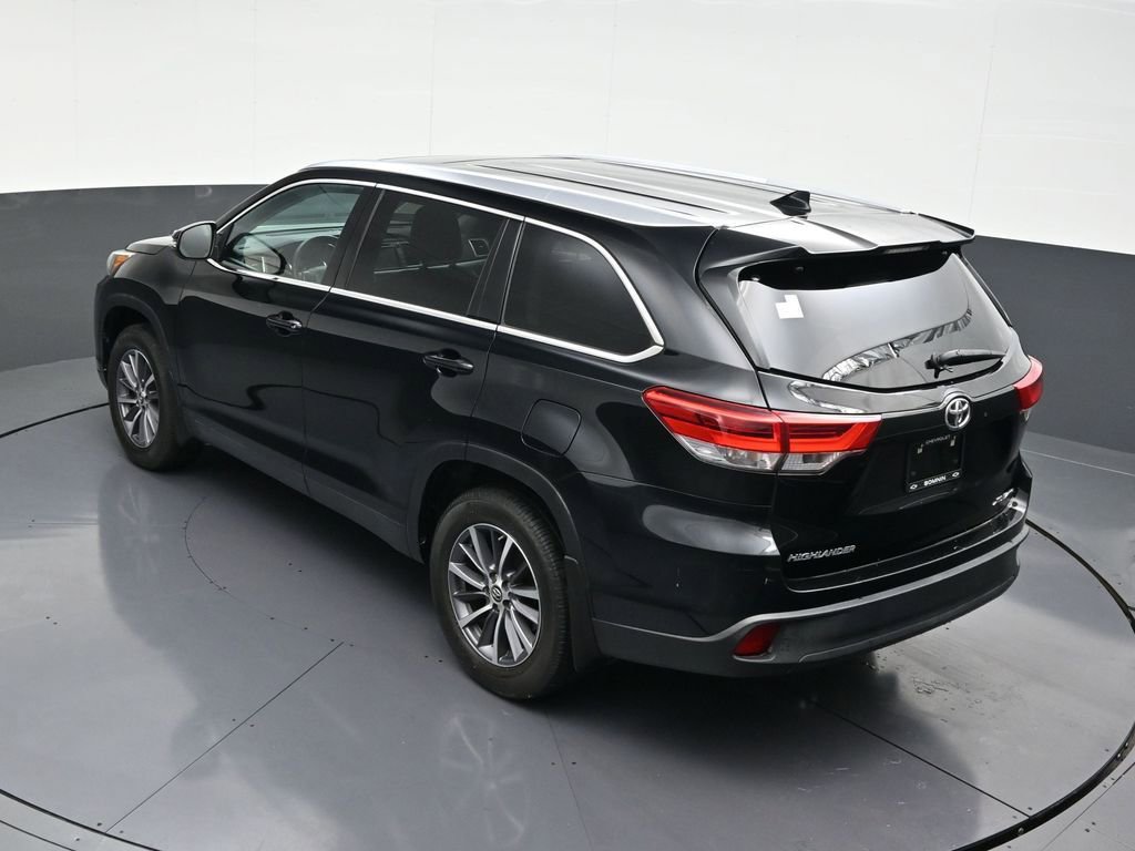 Used 2019 Toyota Highlander XLE image 18
