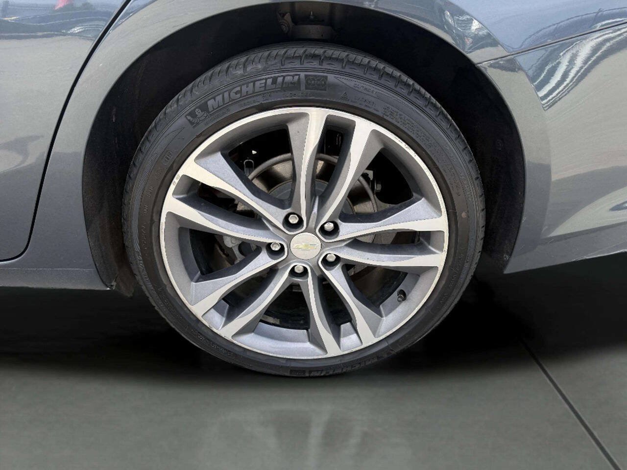 Used 2020 Chevrolet Malibu Premier FWD image 21