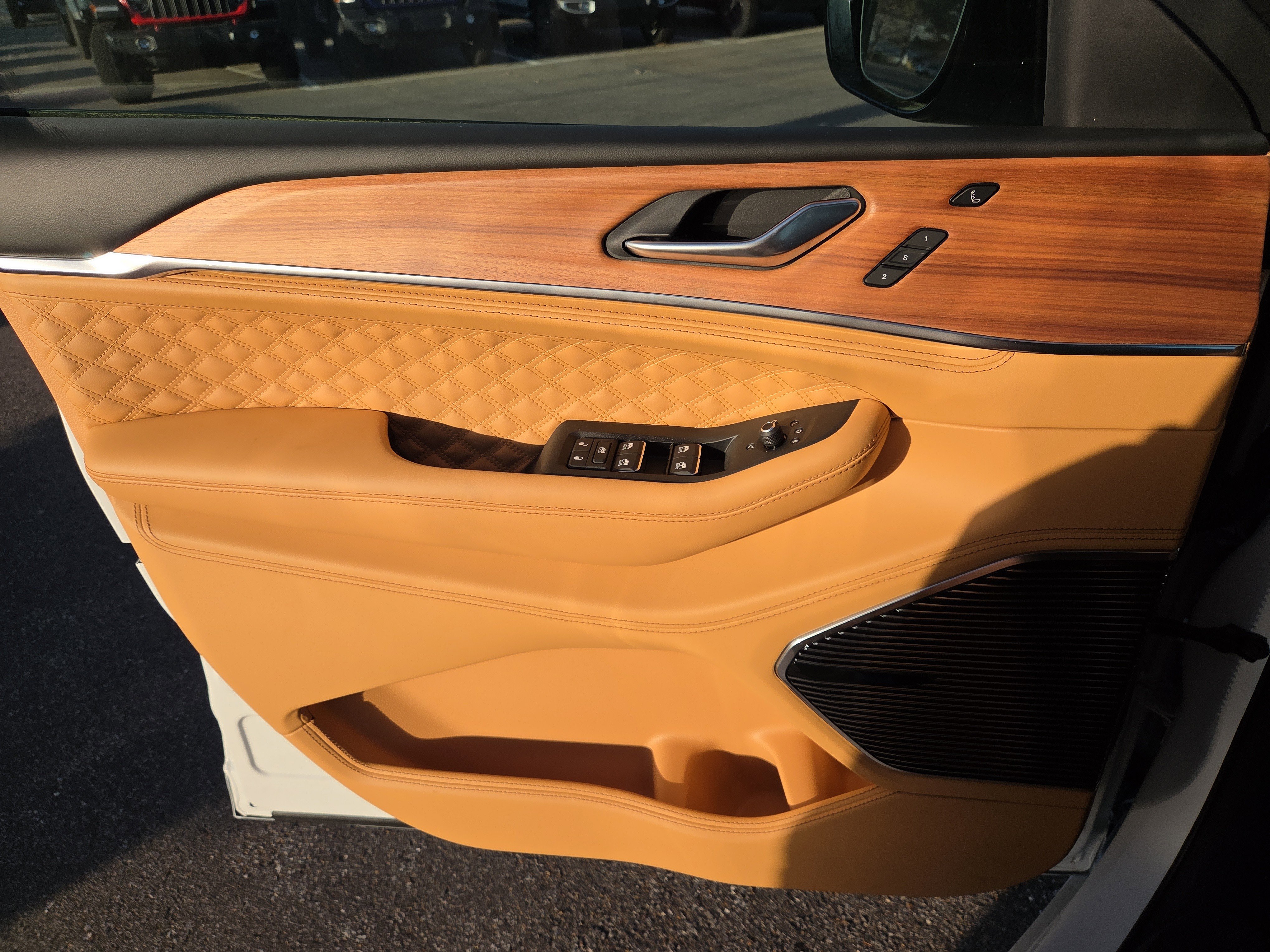 New 2025 Jeep Grand Cherokee Summit image 7