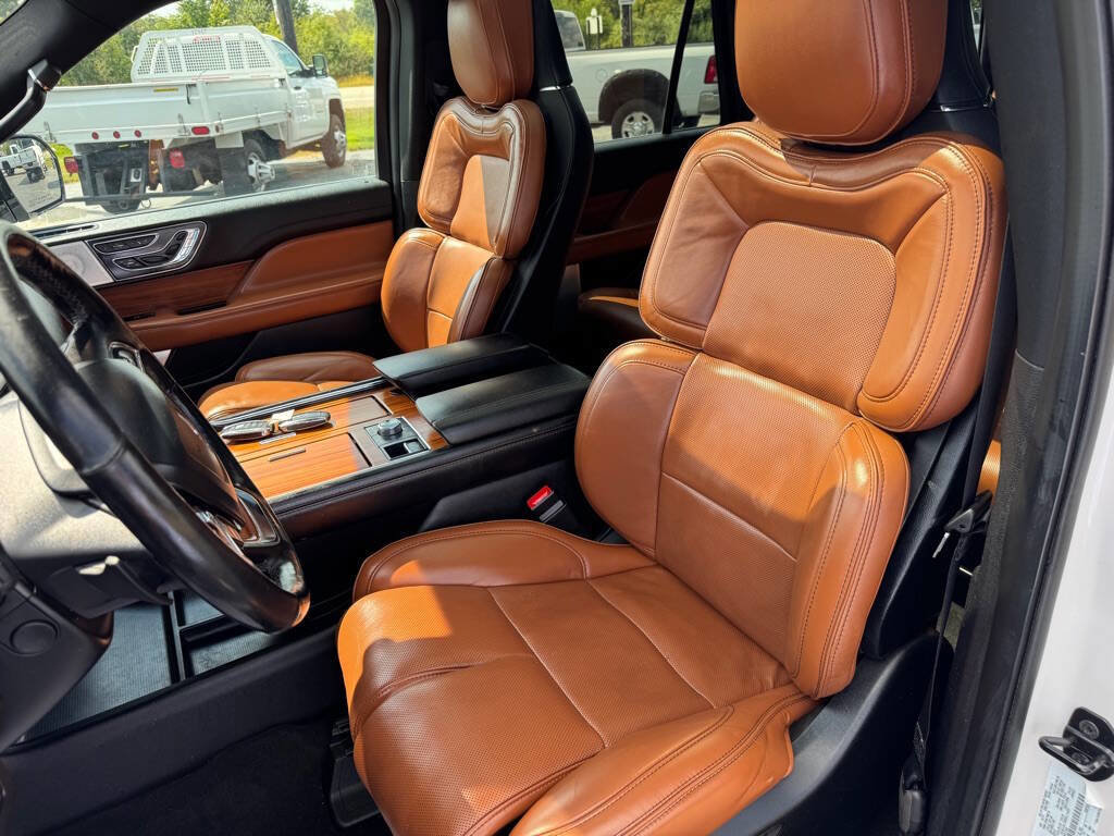 Used 2019 Lincoln Navigator Reserve AWD/4WD image 12