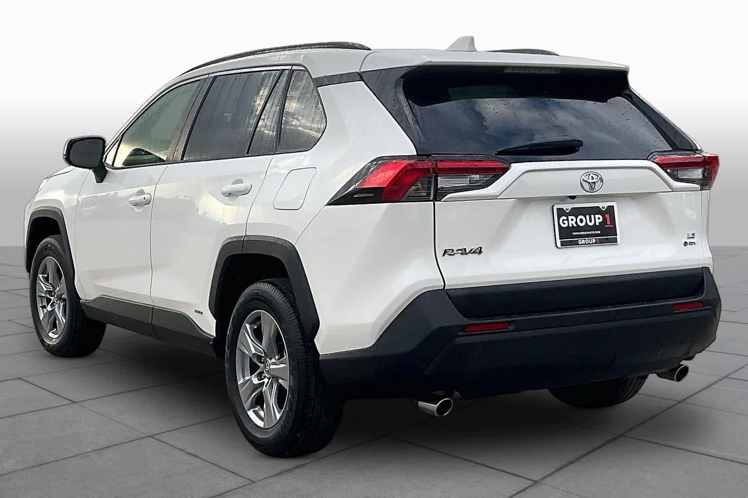 Used 2025 Toyota RAV4 LE AWD/4WD image 12