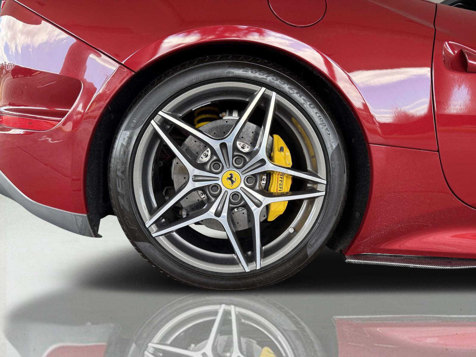 Used 2017 Ferrari California T image 18