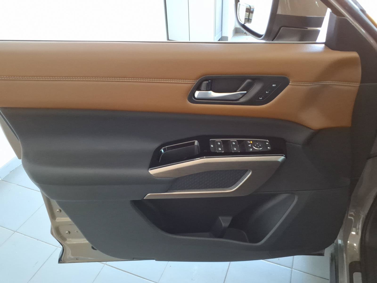 Used 2025 Nissan Pathfinder Platinum AWD/4WD image 25