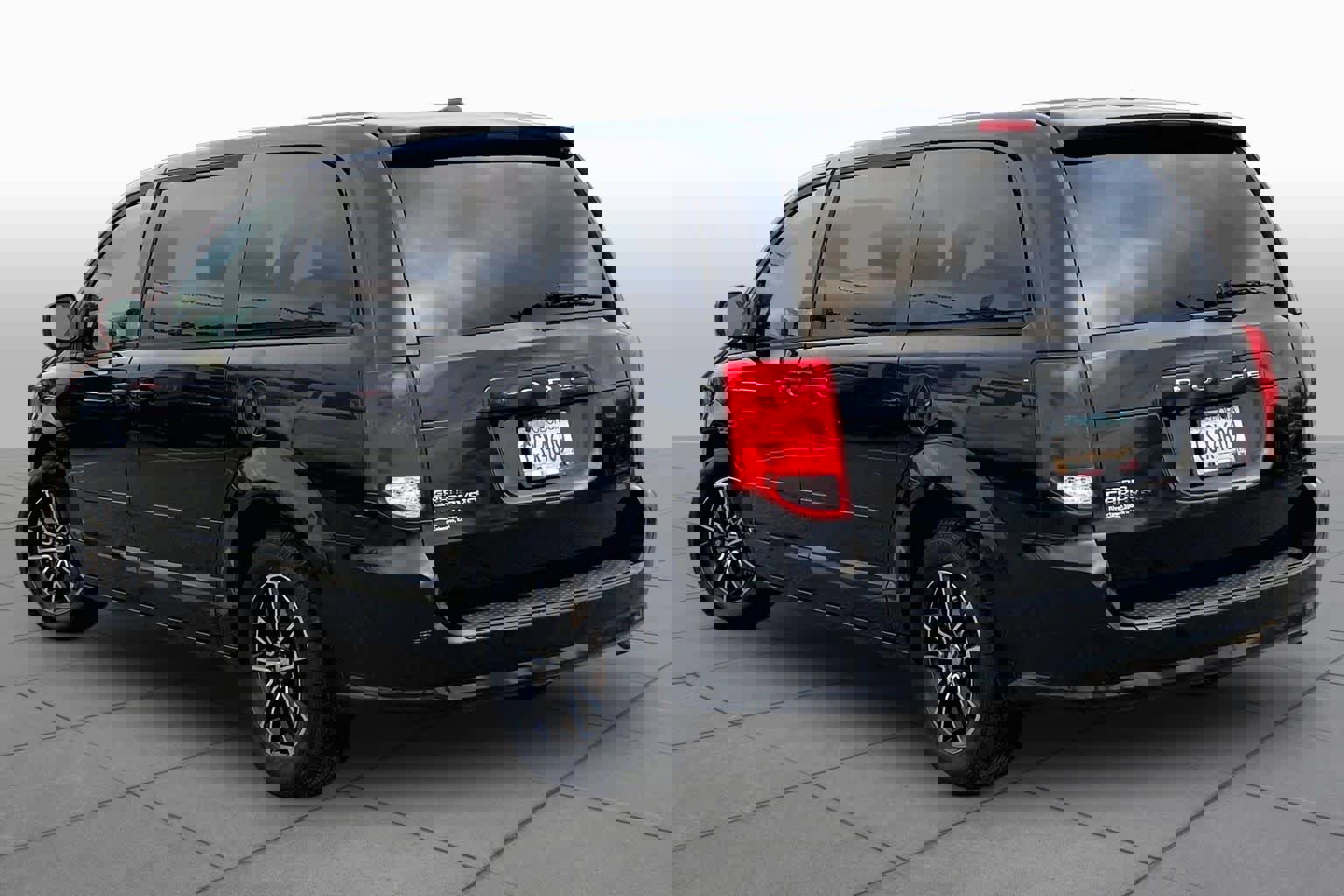 Used 2015 Dodge Grand Caravan SE FWD image 11