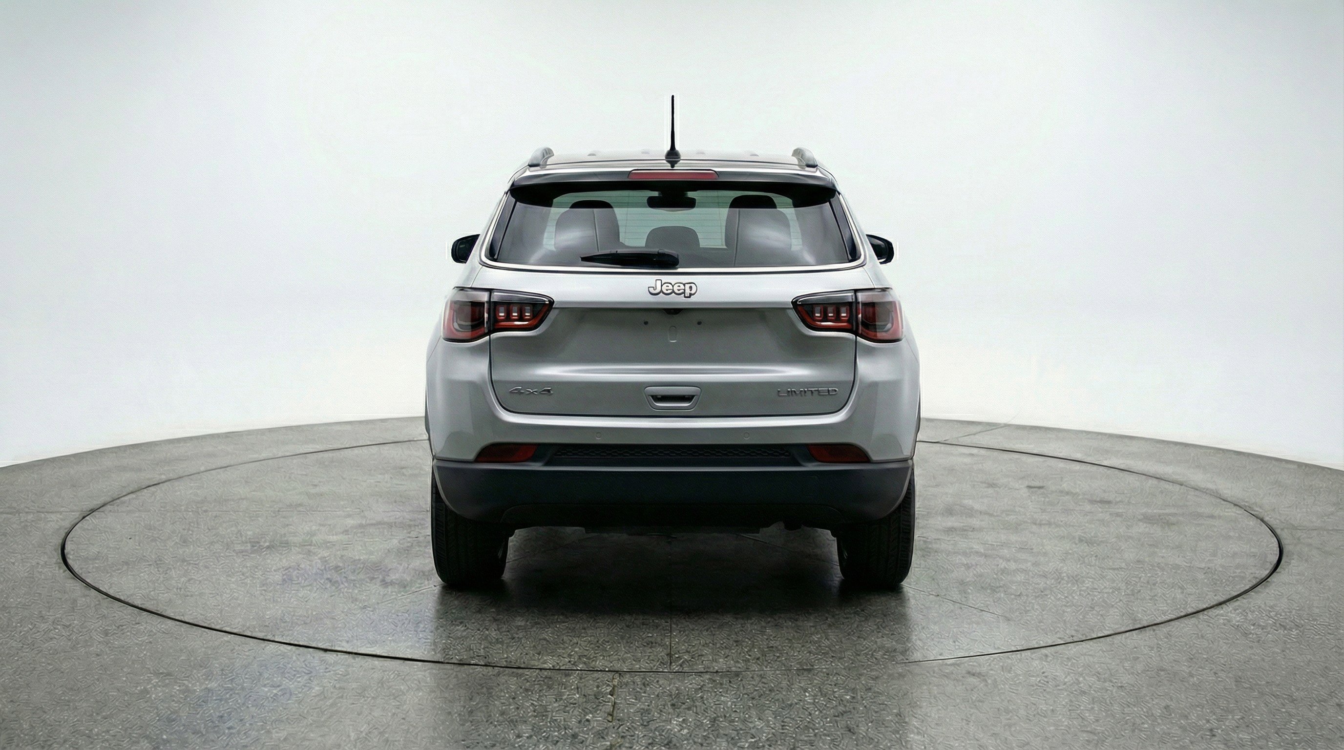 Used 2025 Jeep Compass Trailhawk image 7