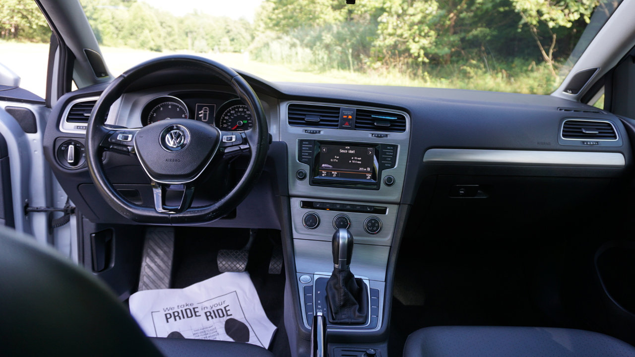 Used 2015 Volkswagen Golf S image 14