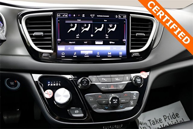 Used 2025 Chrysler Pacifica Select image 23