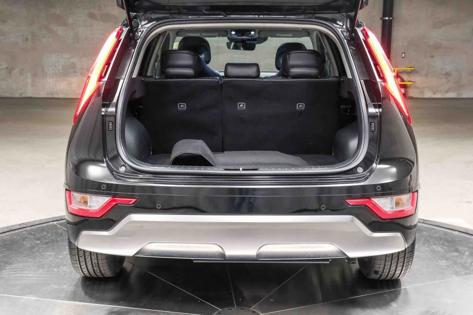 Used 2023 Kia Niro EX Touring FWD image 30