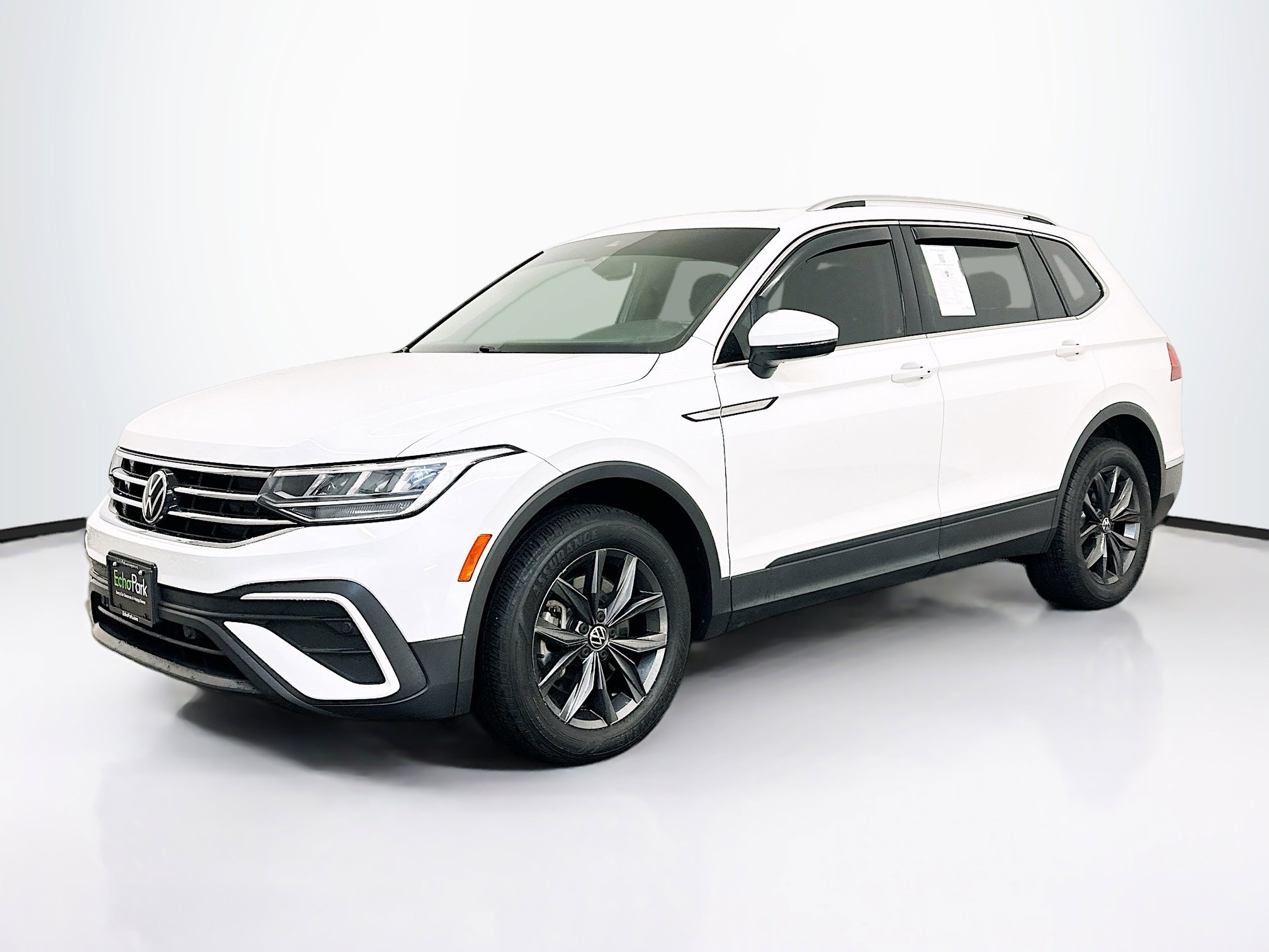 Used 2022 Volkswagen Tiguan SE image 3