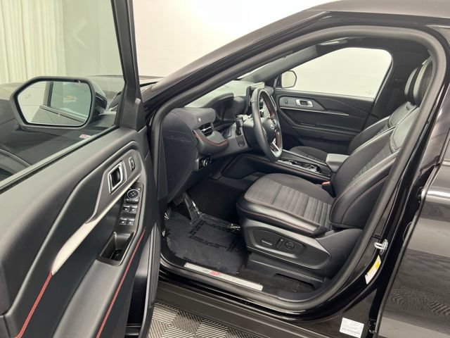 Used 2025 Ford Explorer ST-Line w/ Premium Package AWD/4WD image 13