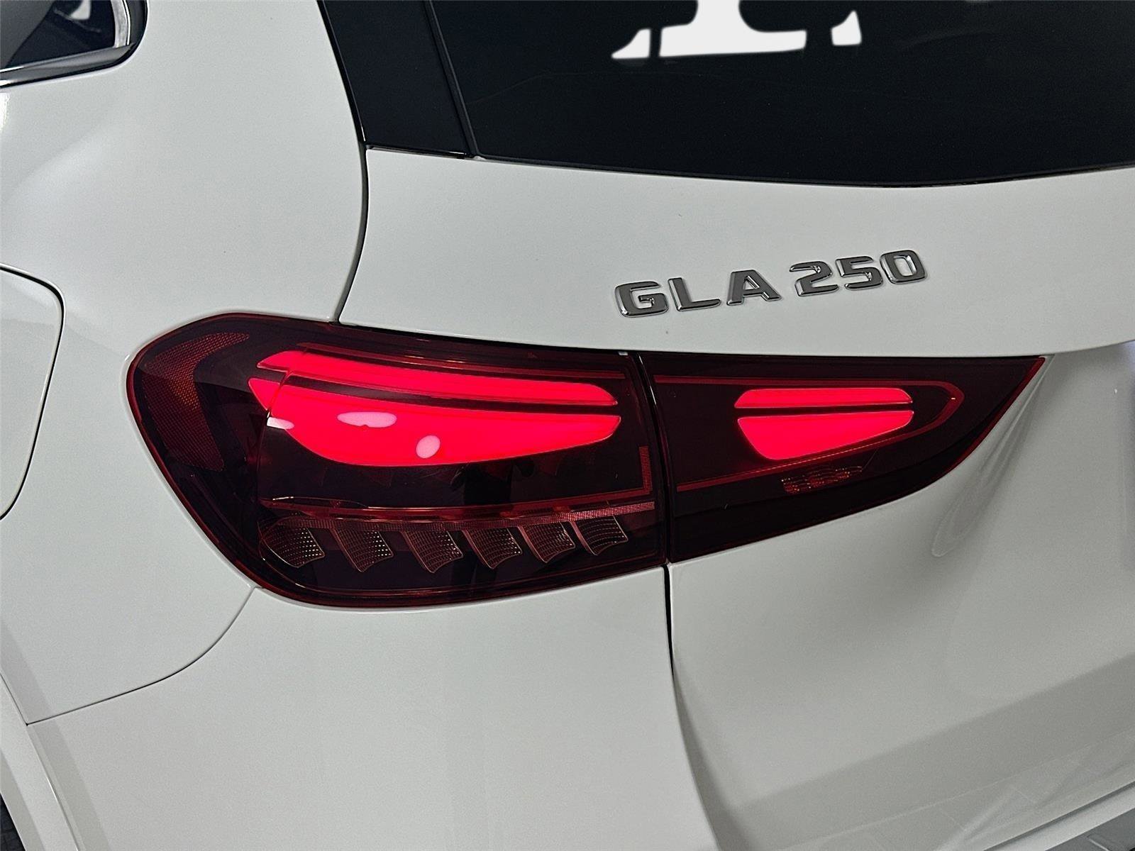 Certified 2025 Mercedes-Benz GLA 250 4MATIC image 42