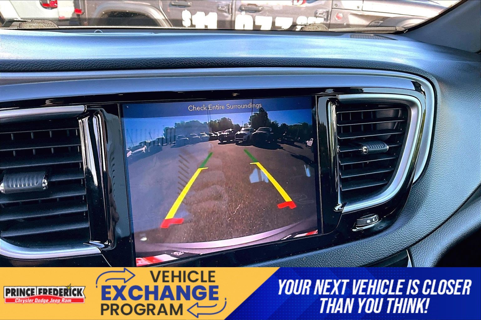 Used 2018 Chrysler Pacifica Touring-L w/ Premium Audio Group FWD image 18