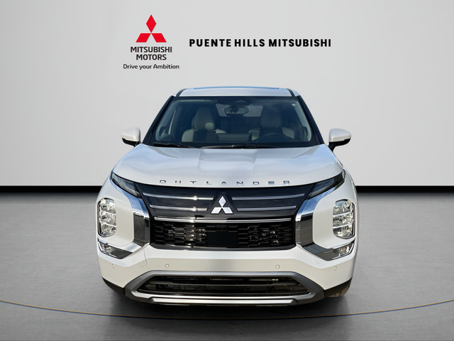 New 2026 Mitsubishi Outlander FWD image 2