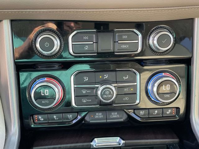 Used 2021 GMC Yukon Denali w/ Denali Premium Package AWD/4WD image 29