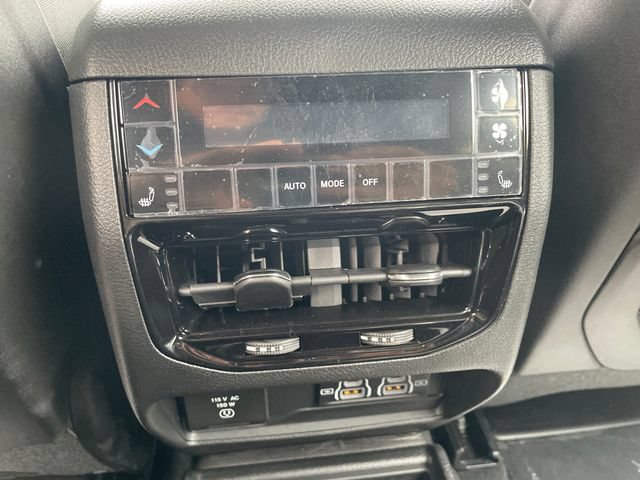 Used 2025 Jeep Grand Cherokee L Limited w/ Black Appearance Package AWD/4WD image 23
