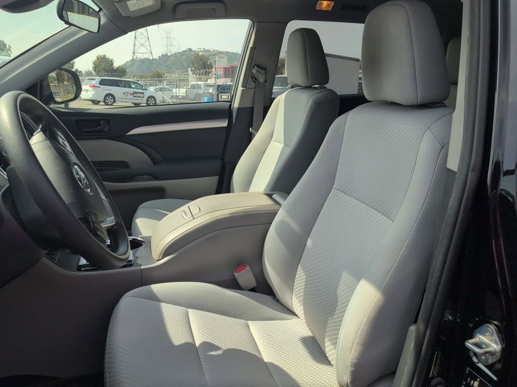 Used 2019 Toyota Highlander LE image 8