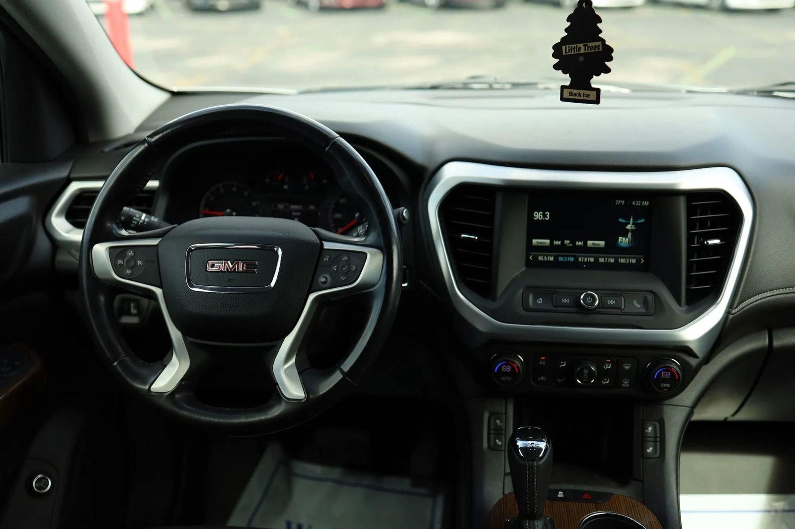Used 2018 GMC Acadia SLE image 29
