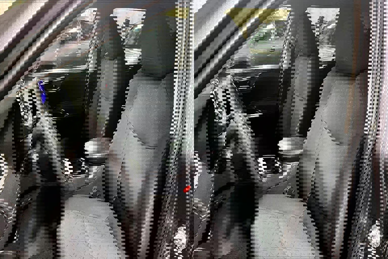 Used 2025 Toyota RAV4 XLE AWD/4WD image 8