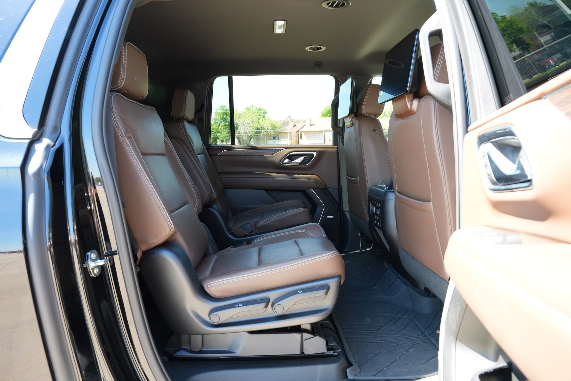 Used 2023 Chevrolet Suburban High Country w/ Max Trailering Package RWD image 25