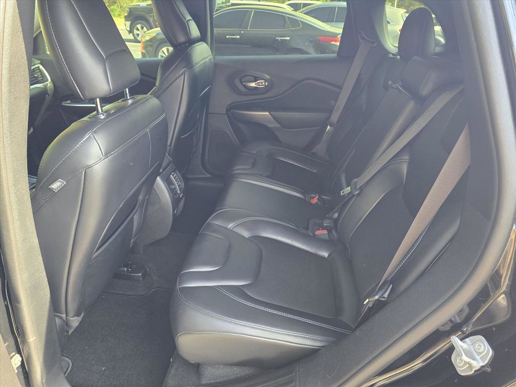 Used 2021 Jeep Cherokee Latitude Plus FWD image 10