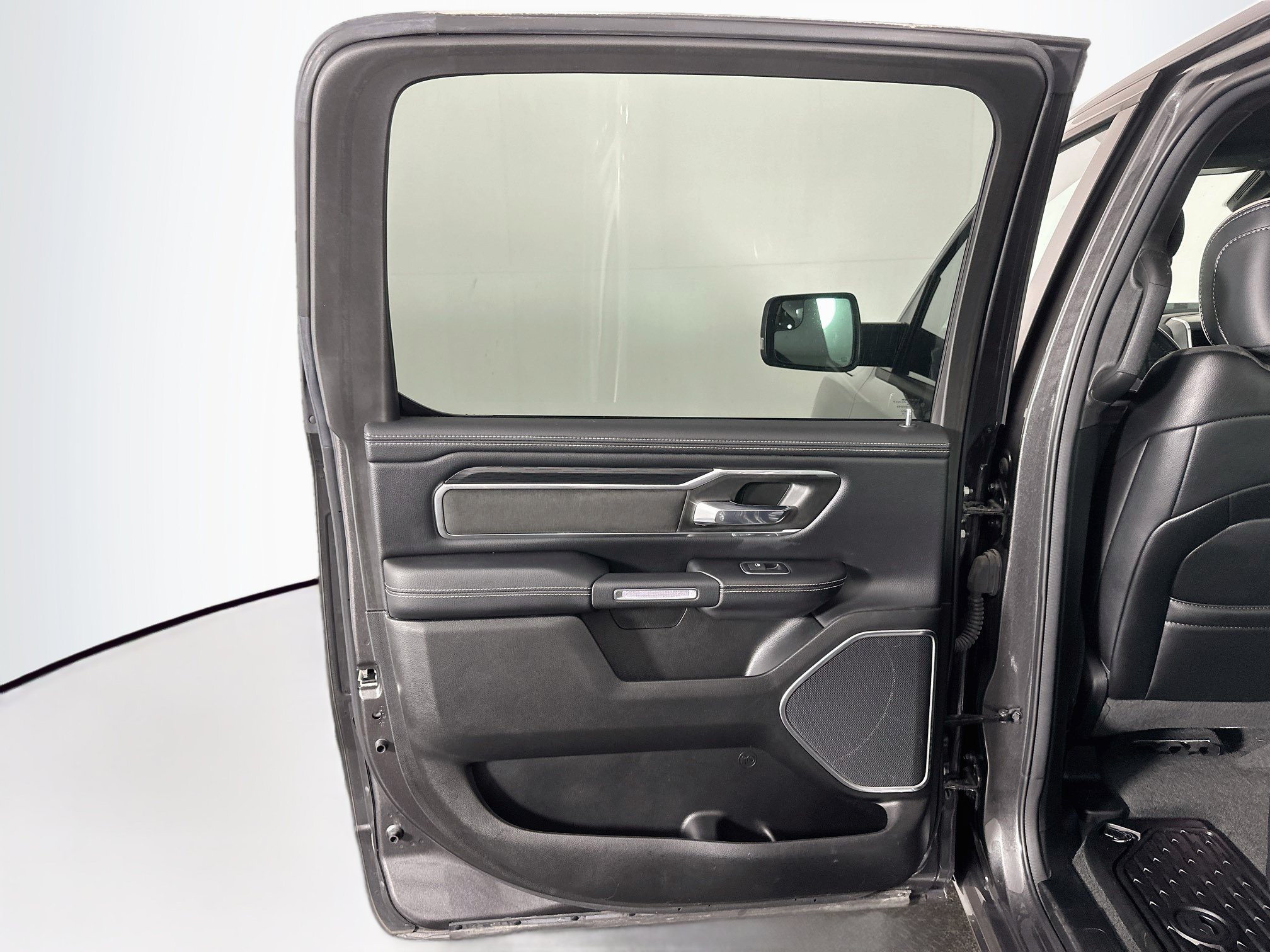 Used 2023 RAM 1500 Laramie AWD/4WD image 26