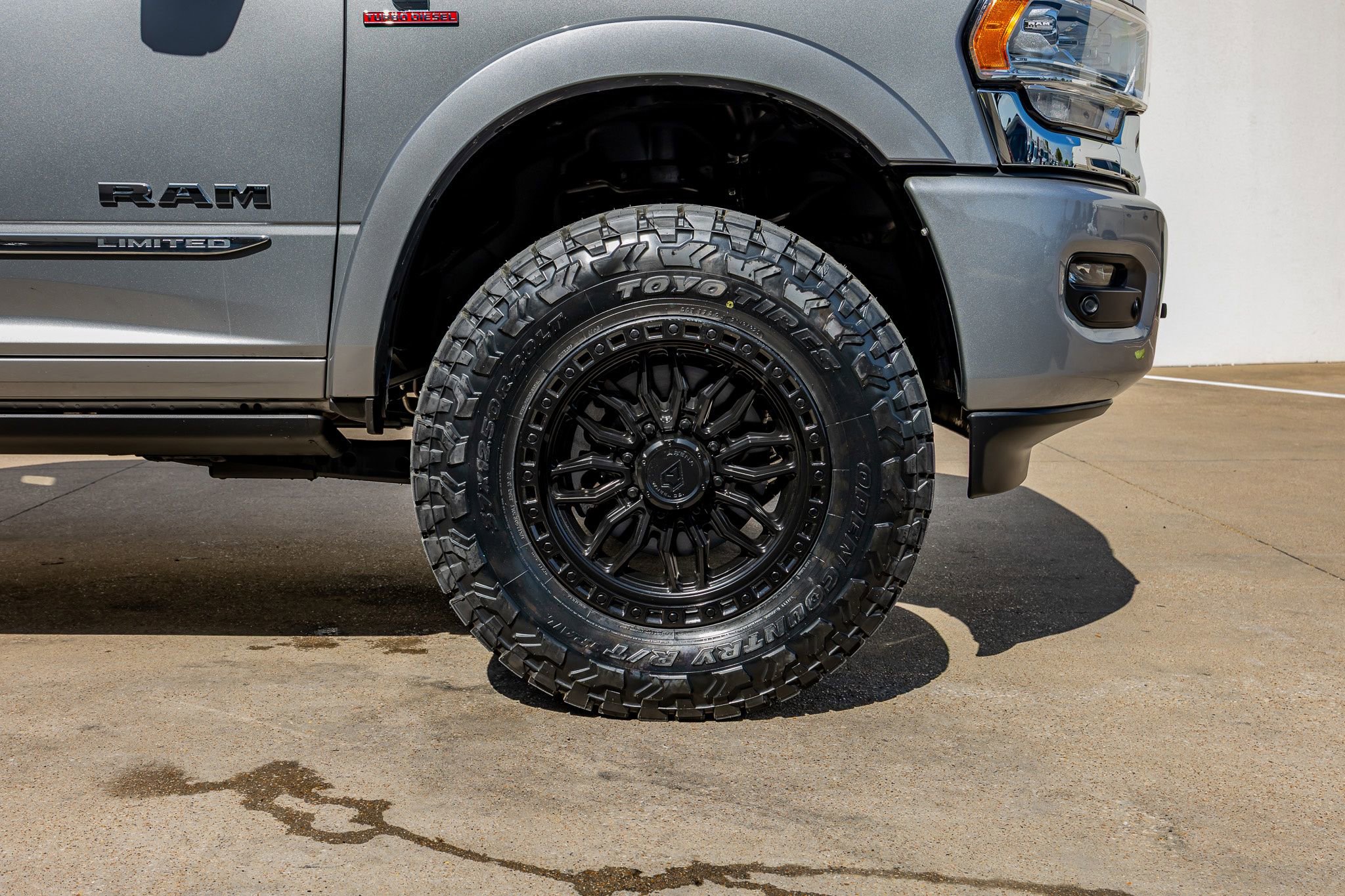 Used 2023 RAM 2500 Limited AWD/4WD image 12